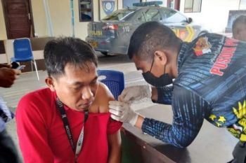 64,71 persen penduduk Sulbar telah tervaksinasi tahap pertama