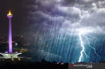 Jakarta diprakirakan hujan disertai petir pada siang hari