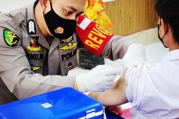 Cara vaksinator COVID-19 jaga "mood" pasien