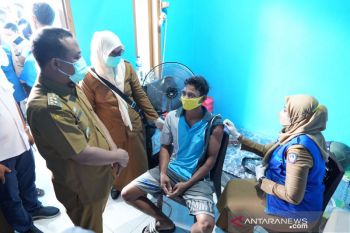 Plt Gubernur Sulsel pantau vaksinasi di Galesong Utara Takalar