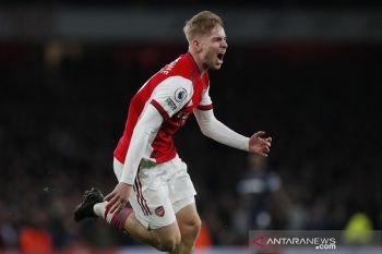 Arsenal tundukkan West Ham 2-0