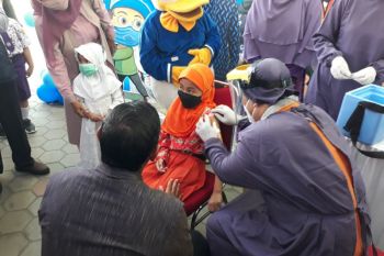 Ribuan pelajar SD di Kota Kediri mulai divaksin COVID-19