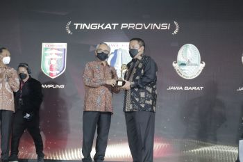 Gubernur Lampung terima penghargaan TPAKD Award 2021