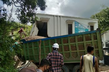 Truk fuso tabrak toko di Kuta, warga Bima dan Lombok Timur luka-luka
