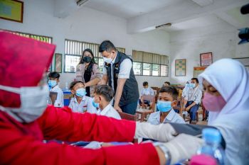 Vaksinasi pelajar harus didukung prokes 5M di sekolah