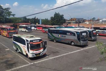 Menhub Budi Karya cek keselamatan armada bus wisata jelang libur akhir tahun