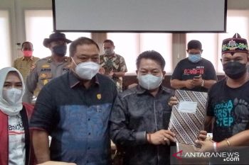 DPRD Kalteng pastikan tindaklanjuti tuntutan warga terkait jalan ke Gumas