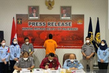 Imigrasi Palembang deportasi seorang warga Sudan