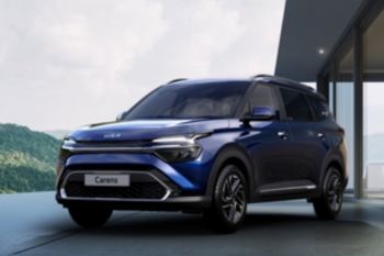 Kia MPV Carens mengaspal di pasaran