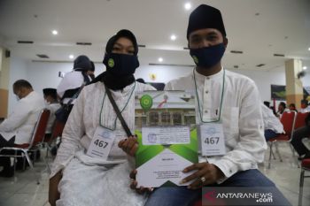 Puluhan pasangan siri mengikuti nikah massal