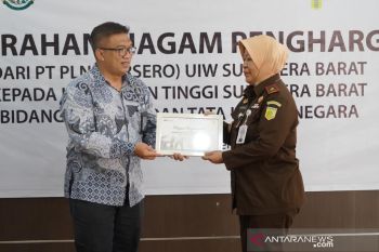 Apresiasi dukungan pada sektor ketenagalistrikan, PLN beri penghargaan pada Kejati Sumbar