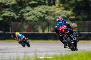 Mencoba performa ganas All New  Yamaha R15 Connected di Sentul