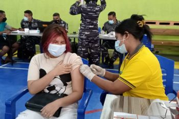 Artikel- Dorong percepatan vaksinasi COVID-19 di NTT melalui keroyokan