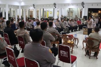 Kapolda Sulbar minta Pemkab Polewali Mandar perbanyak lokasi vaksinasi