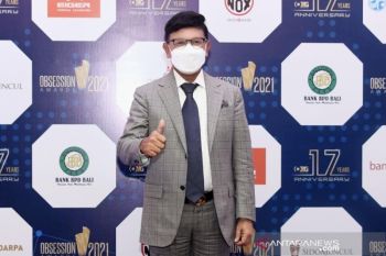 Menkominfo Johnny G.Plate terima penghargaan Menteri Terbaik di Obsession Awards 2021