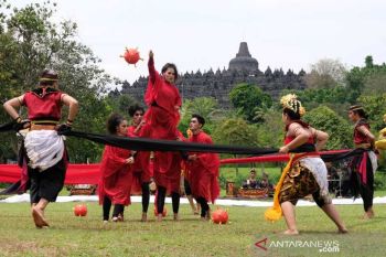 ISI-anak pelaku wisata Borobudur pentas kolosal