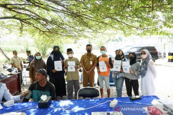 Bupati Solok Selatan fasilitasi vaksinasi COVID-19 di rumah pribadi