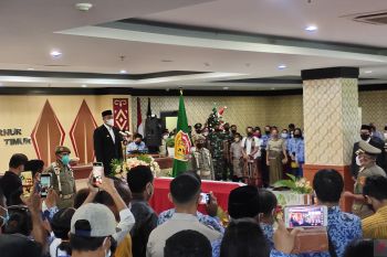 Frans Lebu Raya disemayamkan selama satu jam di Kantor Gubernur NTT