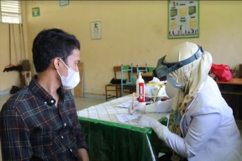Pelajar Polewali Mandar diberi pelayanan dan edukasi hidup sehat