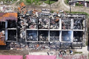 Pedagang di Pasar Muaralabuh yang kiosnya terbakar akan direlokasi