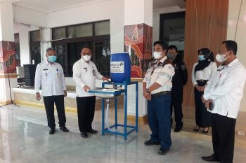 Pemkab Tabalong terima bantuan tempat cuci tangan dari PT SIS