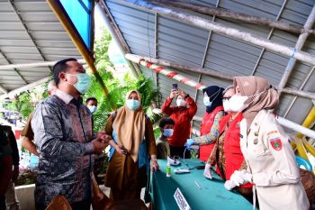 Gubernur Sulsel minta pengelola tempat umum terapkan aplikasi PeduliLindungi