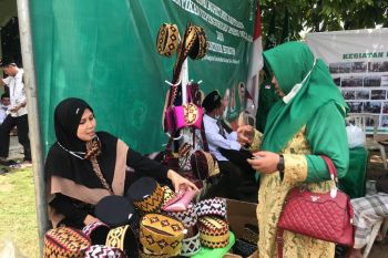 Kerajinan Tapis Lampung diminati peserta Muktamar NU
