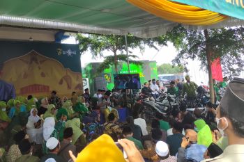Warga NU khidmat dengarkan sambutan Presiden pada pembukaan Muktamar NU