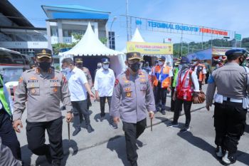 Tinjau Pelabuhan Merak, Kapolri waspadai lonjakan COVID-19 pascaliburan