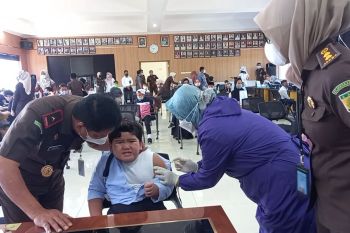 Kejati Lampung-KKP Panjang lakukan vaksinasi kepada anak di bawah umur