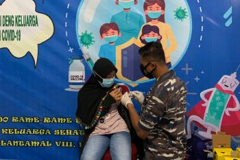 Lanal Tolitoli Sulteng gelar Serbuan Vaksinasi di Desa Kinopasan, dapat 128 orang