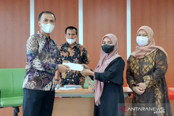 Baznas  beri bantuan UKT 20 mahasiswa UIN Datokarama Palu