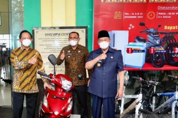Mendagri mengapresiasi pelaksanaan vaksinasi COVID-19 dengan cara-cara kreatif