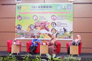 Dosen Unand buat roti sorgum dan vla dari dadih yang difrementasi, untuk atasi stunting