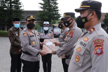 Polres Lombok Tengah mendorong penerapan PeduliLindungi pada libur Natal