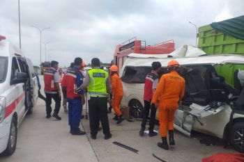 Kendaraan bawa rombongan guru hendak berwisata alami kecelakaan, empat orang tewas di lokasi