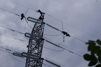 PLN sempurnakan tol listrik Sumbawa di penutup tahun 2021
