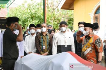 Bupati Kampar lepas jenazah Kadis PMD