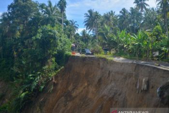 Longsor Jalan Padangpariaman
