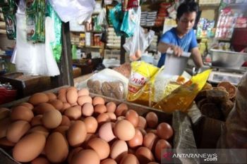 Harga telur dan minyak goreng di Pasar Raya Padang naik