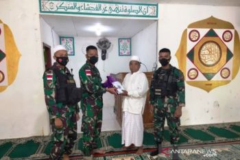 Satgas TNI Yonif 711 bantu peralatan ibadah masjid perbatasan RI-PNG