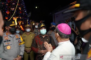 Plt Gubernur Sulsel tinjau pelaksanaan ibadat Natal di gereja