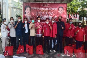Agustiar Sabran bagikan 10.000 paket bantuan di Kalteng