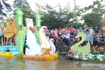 Lomba pacu perahu tradisional dan  'ketek hias' meriahkan kawasan wisata Danau Sipin Kota Jambi
