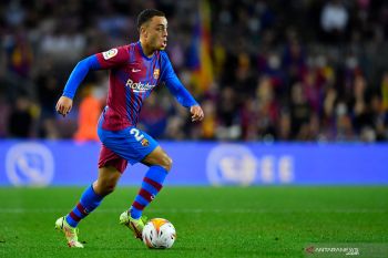 Cedera sebabkan pemain bertahan Barcelona Sergino Dest menepi