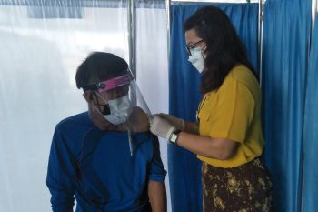 RSUD Mataram kembali membuka layanan vaksinasi setelah terima 100 dosis