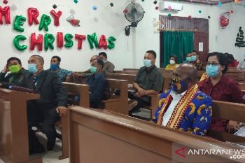 Bupati Mamteng RHP rayakan Natal dengan jemaat GIDI di Jawa-Sumatera