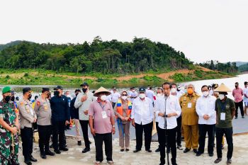 Presiden Jokowi resmikan Bendungan Ladongi di Sultra
