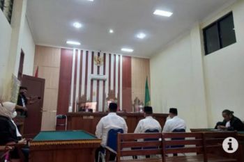 Hakim vonis kurungan tiga terdakwa penganiaya nakes satu bulan penjara