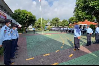 Seluruh petugas Lapas Rajabasa laksanakan apel kesiapan sambut Tahun Baru 2022